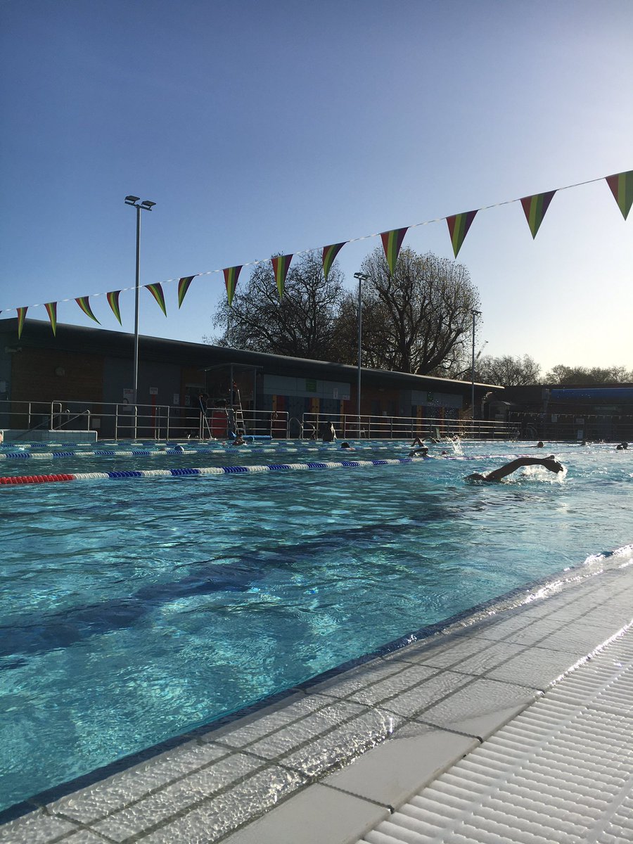 LDNFieldsLido's tweet image. What a lovely day for a swim! #londonfieldslido #swimforall