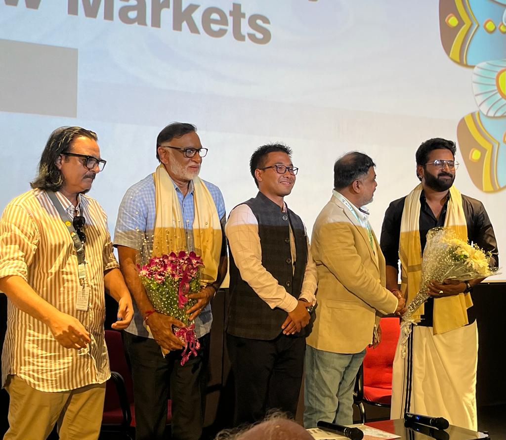 vistas_media's tweet photo. @GRfilmssg signs a Co-Production deal for 10 films with #SouthIndianFilmProductionHouse, #InnovativeFilmsAcademy (IFA) at @IFFIGoa Film Bazaar.
@shetty_rishab #RamanChawla #ParulSingh #PiiyushSingh #FilmBazaar2022 #IFFI #Goa #India #filmfestival #filmmaking #IFFIGoa #movie https://t.co/bbnvNYI4XT