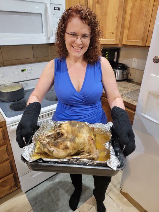 Happy turkey day.  I cooked for hours and then had a good time visiting with family.   https://t.co/2sQH8z5GM8<a href="/tag/redhead"class="tags"><span>#redhead</span></a><a href="/tag/sundayfunday"class="tags"><span>#sundayfunday</span></a><a href="/tag/milf"class="tags"><span>#milf</span></a>