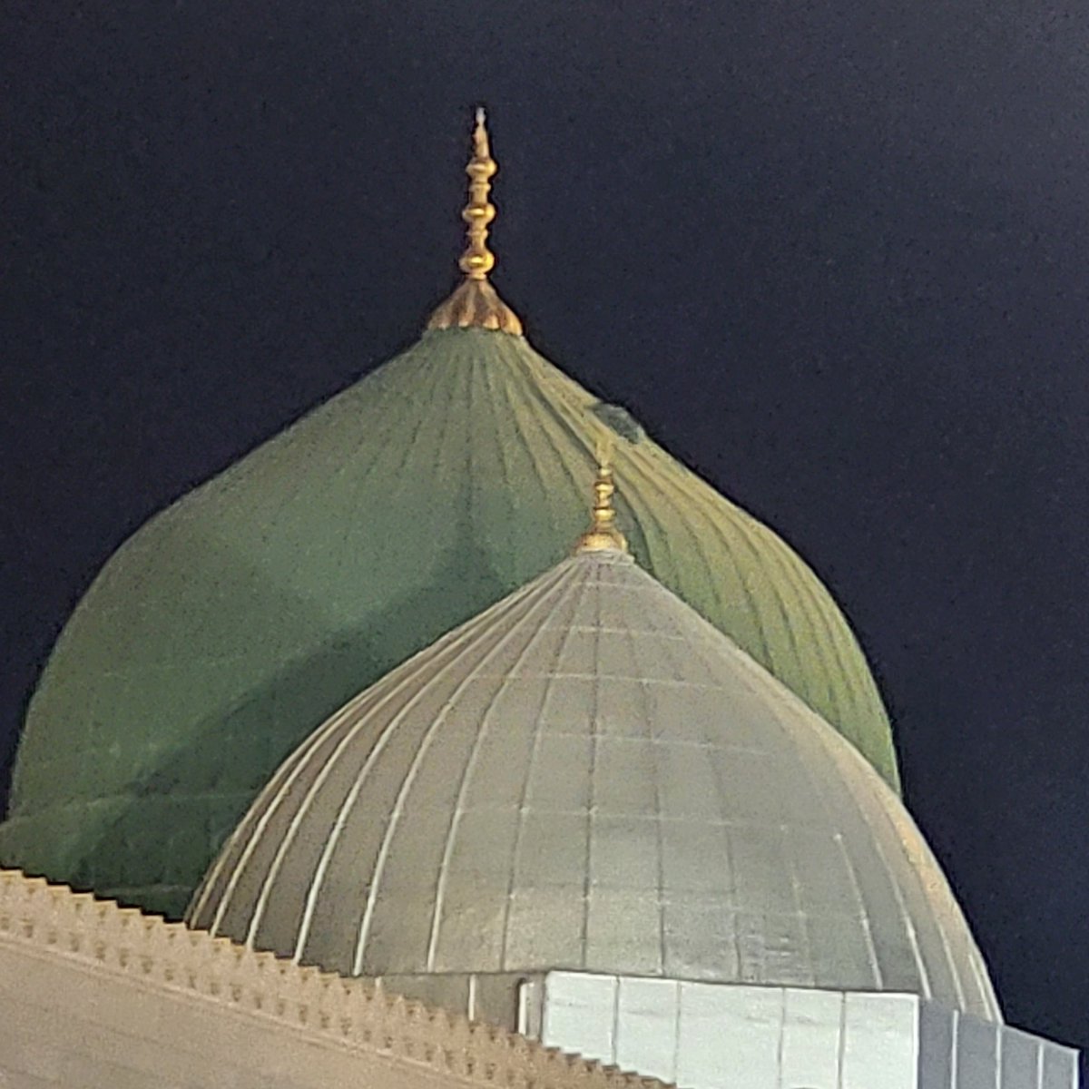 اللهم صلي وسلم وبارك على سيدنا محمد وعلى آله وصحبه أجمعين