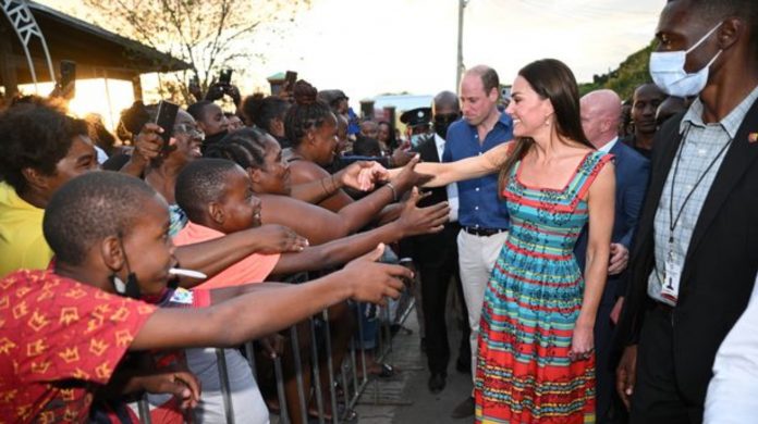 bibieight5's tweet photo. The tightest and most genuine grip from Kkkate to her husband was when the crowds at Jamaica came to see the royal couple and she acted as she was scared of them!
Meghan's babies were never going to be loved in this family
#RacistRoyalFamily https://t.co/lI4XHh75R0