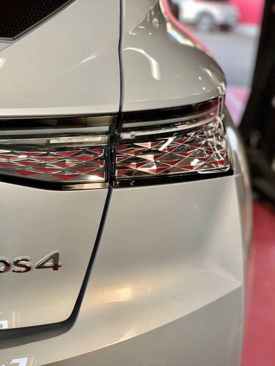 DsStoreShiga's tweet image. DSブランドの特徴でもあるクル・ド・パリとダイヤモンドモチーフ💎
あなたは全部見つけられますか？🫢✨

#DS4 #クルドパリ #ダイヤモンド