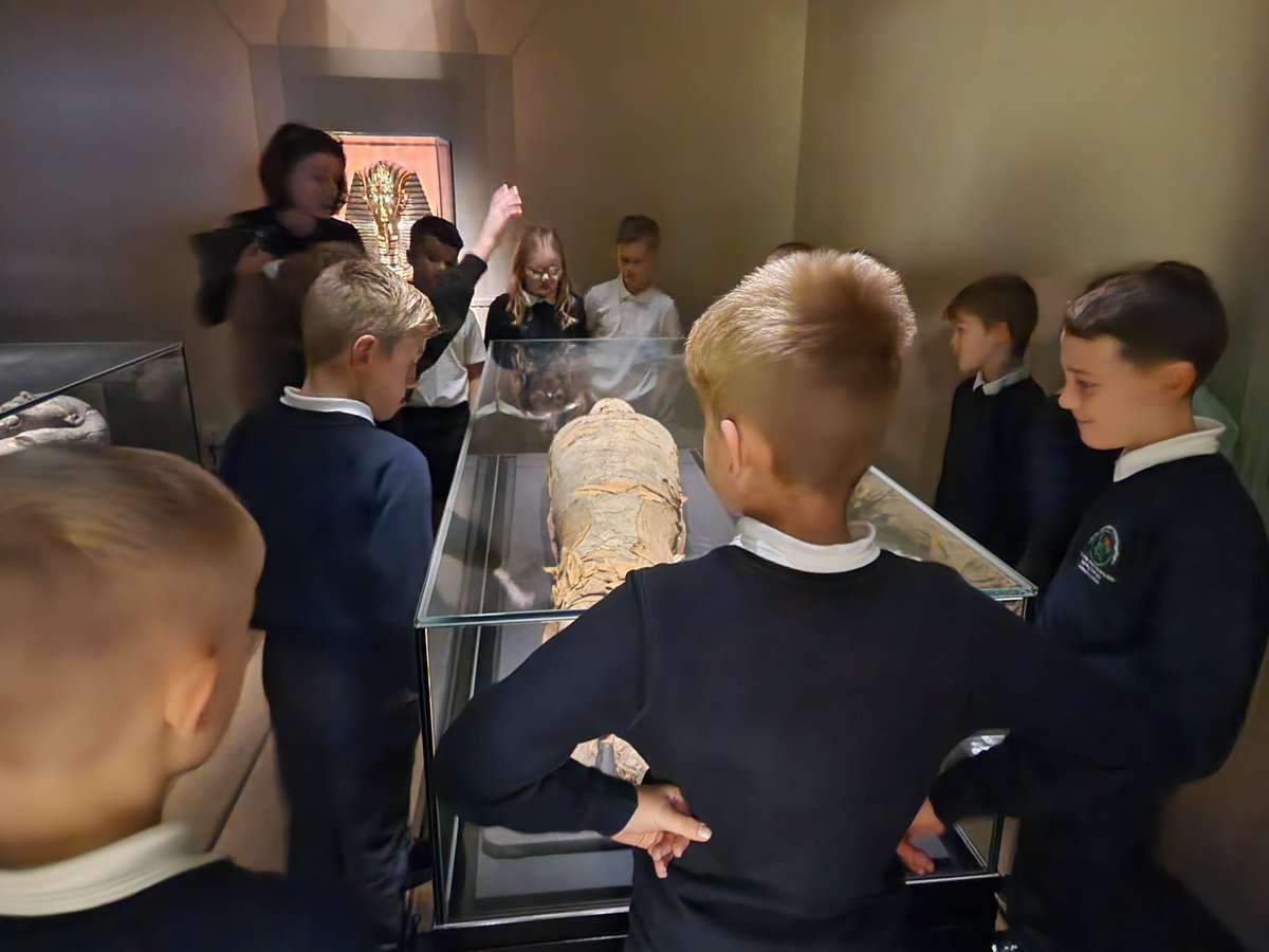 SpringCottagePS's tweet image. Year 4 represented Spring Cottage wonderfully on their school trip this week. The children loved taking part in the Ancient Egyptian workshop and exploring what was happening in Britain at the same time. @Hull_Museums @HeritageLearn  #SpringCottageHistory