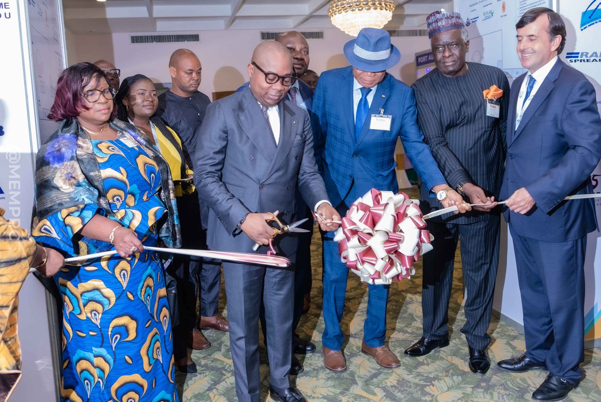 MaritimeTg's tweet photo. #SecteurPortuaire |• Le ministre @kokouedemTENGUE a ouvert le mercredi 23 Novembre, la 28ème édition du Salon Intermodal Africa. Cet évènement majeur se veut un cadre de réflexions sur l’intégration logistique des transports maritime, routier, ferroviaire et aérien.
#MEMPPC https://t.co/HMd63pInBV