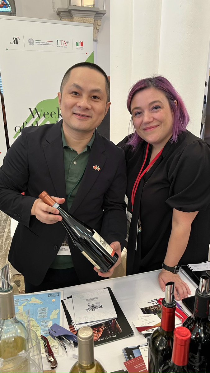 ITAHochiminh's tweet photo. Vietnamese delegation during BORSA VINI SINGAPORE 2022. The international event dedicated to wine, which was successfully held at Chijmes Hall in Singapore, on November 24th 2022
#borsavini #ice #ita #vietnam #singapore #hcmc https://t.co/vmj2ay3PFp