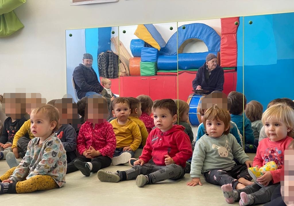 LaPitotaEB's tweet photo. El llenguatge musical contribueix al desenvolupament integral dels infants, a més a més d'ensenyar-los altres formes d'expressar-se i comunicar-se amb el món que els envolta.
#Tragineres #Traginers
#Gralleres #Grallers https://t.co/GT0cvyNmjo