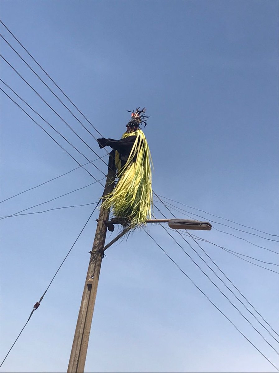 SKY_WLKERR's tweet photo. Come sir, come ma, egungun de touch live wire for your town ????
#ikere
#Ekiti state https://t.co/oIFZvawgvV