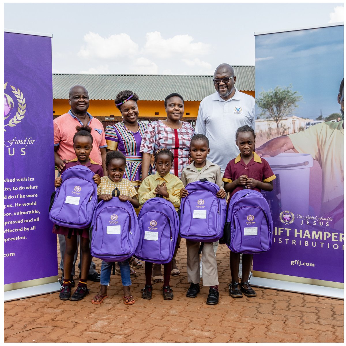 Real_GFFJ's tweet photo. Our Next #gffjhamperdistributions stop was in Venda Limpopo, where we visited the Communities of Mutshenzheni, Dzimauli, and Vhutsavha Village.
Click on the link below for more pictures.
https://t.co/ePEraBlhOI
#GFFJHAMPERS
#distributehope
#gffj https://t.co/EuxRaA7uau