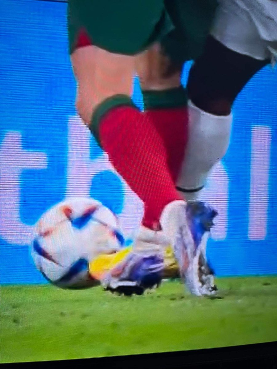 BrahimID8's tweet photo. @beINSPORTS @Cristiano https://t.co/BUcZkKDuXK