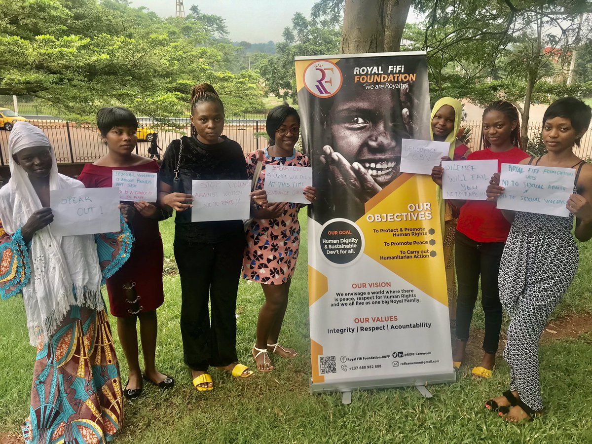 EmiliaBucha's tweet photo. It is necessary telling women about their rights, creating such awareness helps us denounce #GBV thus the #EliminationofViolenceagainstWomen.An out door sit and talk session where we had alot of exchanges on this.@RoffCameroon @UNFPACameroon @UKinCameroon @USEmbYaounde https://t.co/QJIy40DAQa