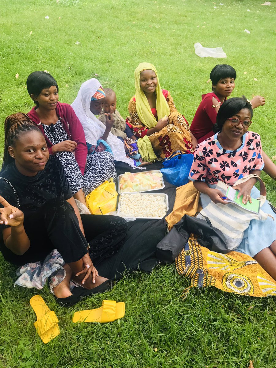 EmiliaBucha's tweet photo. It is necessary telling women about their rights, creating such awareness helps us denounce #GBV thus the #EliminationofViolenceagainstWomen.An out door sit and talk session where we had alot of exchanges on this.@RoffCameroon @UNFPACameroon @UKinCameroon @USEmbYaounde https://t.co/QJIy40DAQa