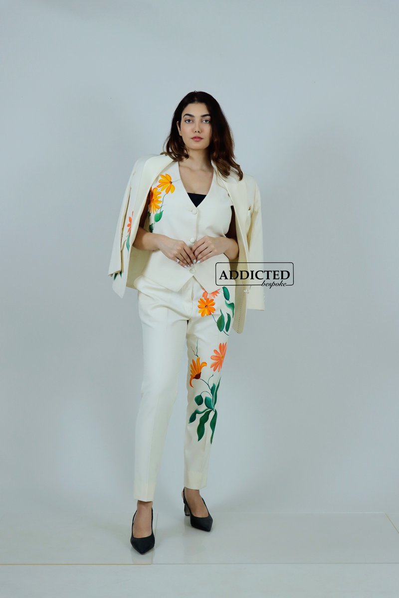 BespokeAddicted's tweet photo. TIME TO COLOUR UP YOUR EVERYDAY!🌈
.
Get your glam game on with this Hand-Painted White Pant Suit from @BespokeAddicted 

To discover more visit our website https://t.co/DOTRccrmeQ
#pantsuit #womensuit #bosslook #cusommade https://t.co/Iqytyvgbnd