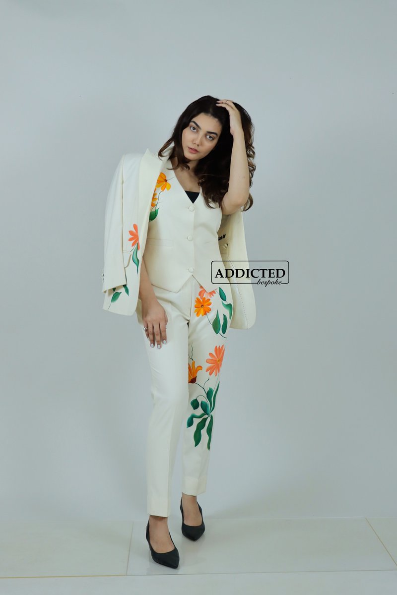BespokeAddicted's tweet photo. TIME TO COLOUR UP YOUR EVERYDAY!🌈
.
Get your glam game on with this Hand-Painted White Pant Suit from @BespokeAddicted 

To discover more visit our website https://t.co/DOTRccrmeQ
#pantsuit #womensuit #bosslook #cusommade https://t.co/Iqytyvgbnd