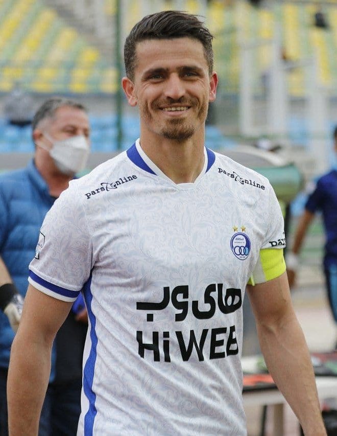 Hey <a href="/DFB_Team/">DFB-Team</a>, es wäre schön,wenn die deutsche #Nationalmannschaft sich für die Freilassung von #VoriaGhafouri einsetzt. Um sicherzugehen,dass ihm in der Haft nichts passiert. Er hat sich für #Frauenrechte eingesetzt und das Regime kritisiert,dafür gebührt ihm Respekt. #Katar2022