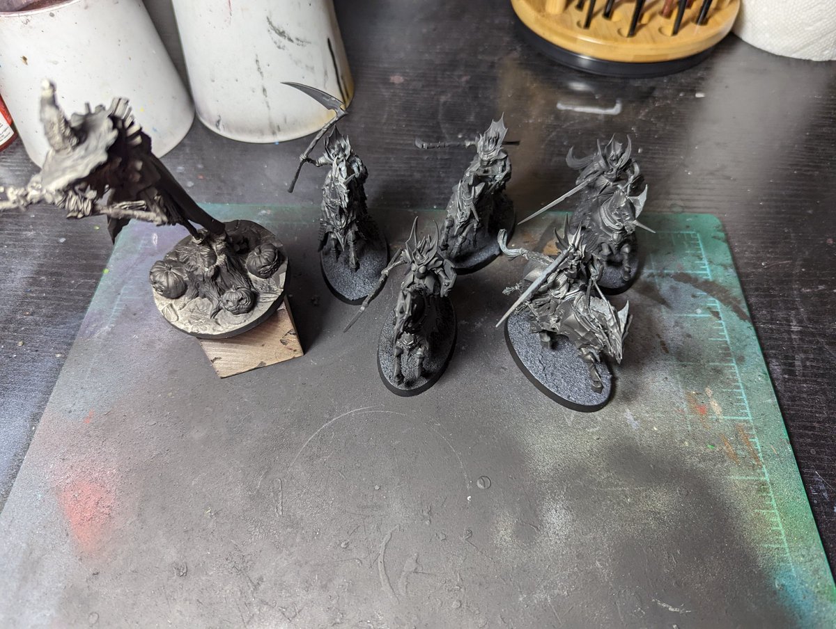 Dr_Toomer's tweet photo. #hobbystreak Day 606.
Figured out the issue with my airbrush and so did some priming.

(My airbrush has a PSI adjuster near the hose that I forgot existed, and I think I had accidentally changed it. 🤦‍♂️) https://t.co/fWrK9GJb5r