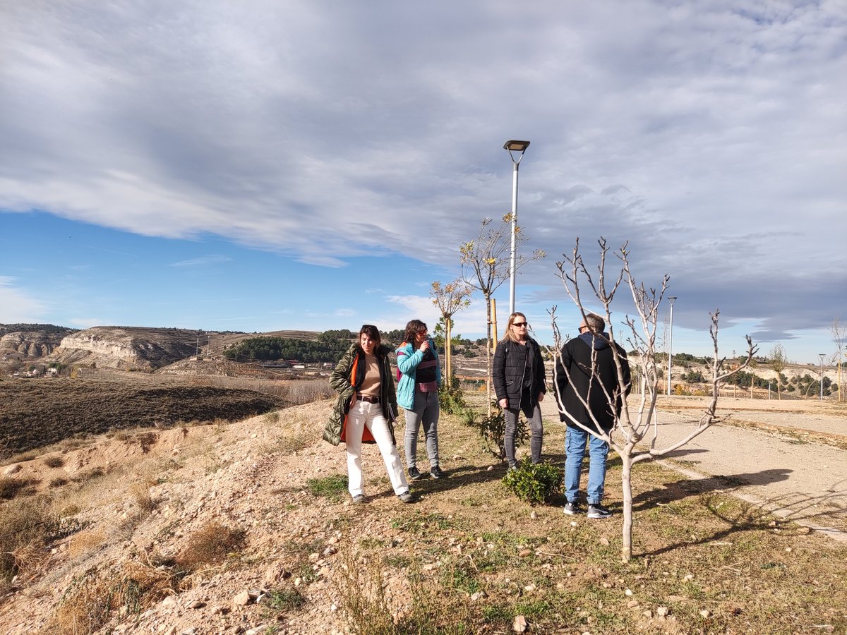 CITAAragon's tweet photo. Primera visita a jardines 🌳🌲🌳para localizar zonas piloto dentro del proyecto del @CITAAragon DiGiWaGu
#DigiWagu es un proyecto para la mejora de la eficiencia en el uso del agua 💦en entornos verdes urbanos a través de herramientas digitales
#NextGenerationEU @CienciaGob https://t.co/8DAeQwMPCf