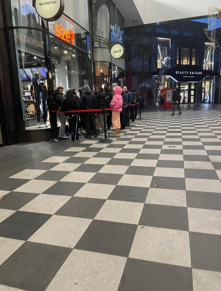 MomentumQuacks's tweet photo. Looks like we helped the team get this store open in time. They are queuing already @sizeofficial. Best of luck to the team on opening day. https://t.co/VkFlFDjiCO