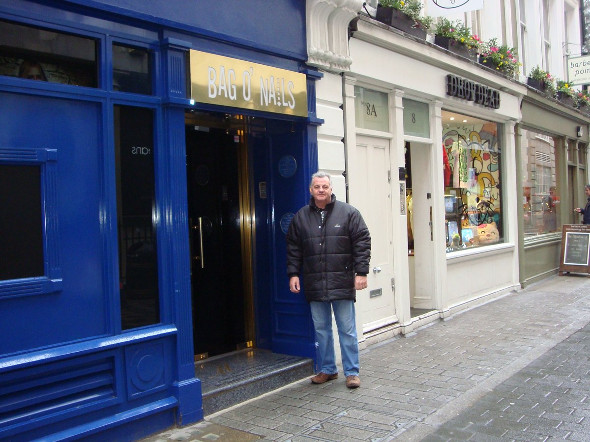 moodyman1956's tweet photo. #OnThisDay 25th November 1966 #JimiHendrix played The #BagONails Club in #KinglyStreet #Soho #London Me outside a few years ago. https://t.co/avRzZQld2U https://t.co/elvuMJZJMt
