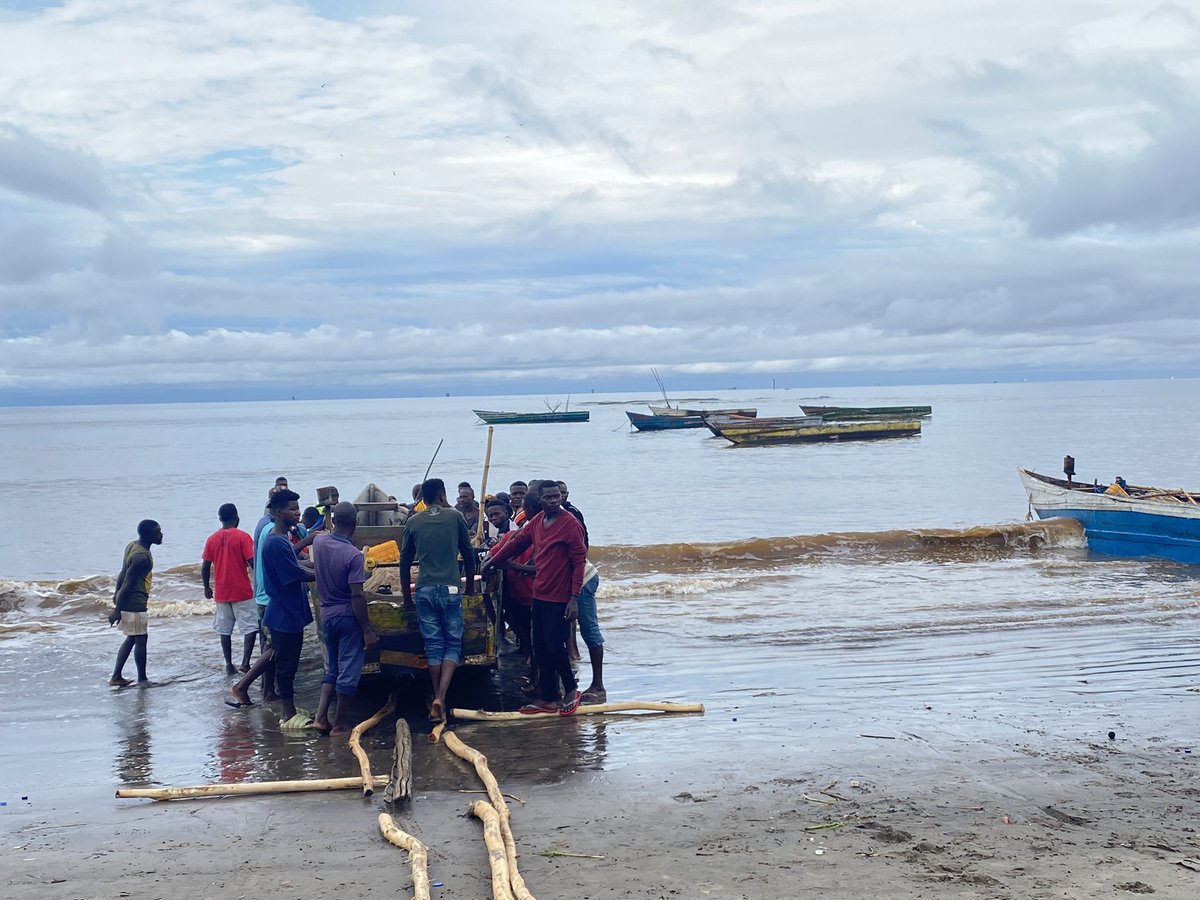 FAORDCongo's tweet photo. Développement de la pêche et de l’aquaculture au Kongo-Central🐟🐠
Le Représentant de la @FAORDCongo et le @MinisterePeche au contact des pêcheurs et différents acteurs de ce secteur à Matadi,Boma et Muanda.

➡️Renforcer les capacités et investir dans la chaîne de valeur. https://t.co/12gOuqeMaz