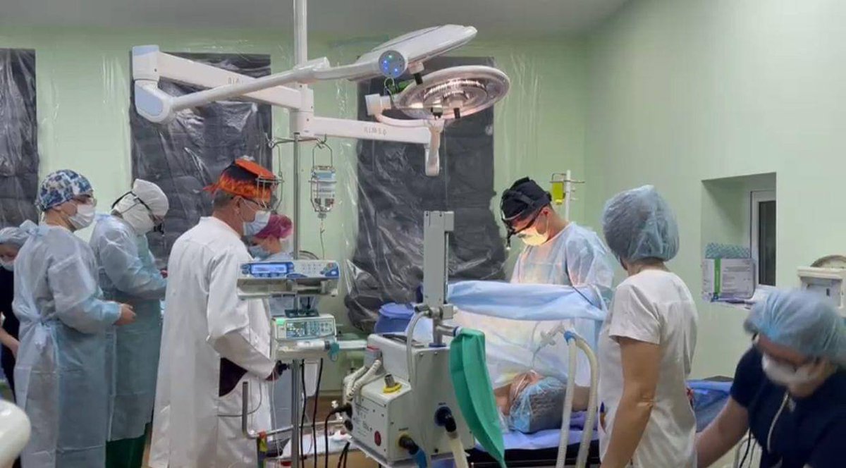 💪💔In Lviv, nine organ transplants from posthumous donors were performed without electricity. In 30 hours, the city's surgeons transplanted two hearts, a liver and six kidneys. Photo: МОЗ України