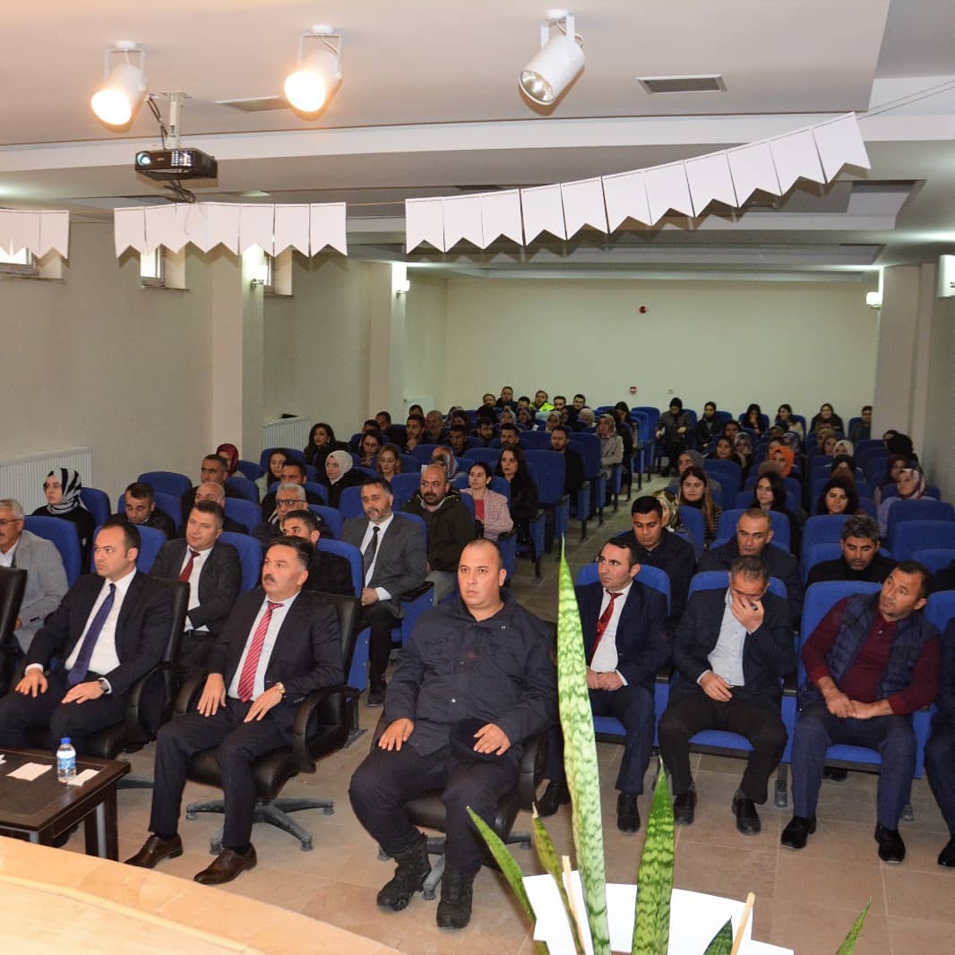 24 Kasım Öğretmenler Günü Programı Çelenk sunma töreni , emekli  öğretmenimiz Abbas Yunal ve ebediyete intikal eden Hilmi Tapancının kabir ziyareti ardından öğretmenler günü programı yapıldı. <a href="/tokatmem/">Tokat İl Milli Eğitim Müdürlüğü</a> <a href="/ahmetozdemirmem/">Ahmet Özdemir</a>