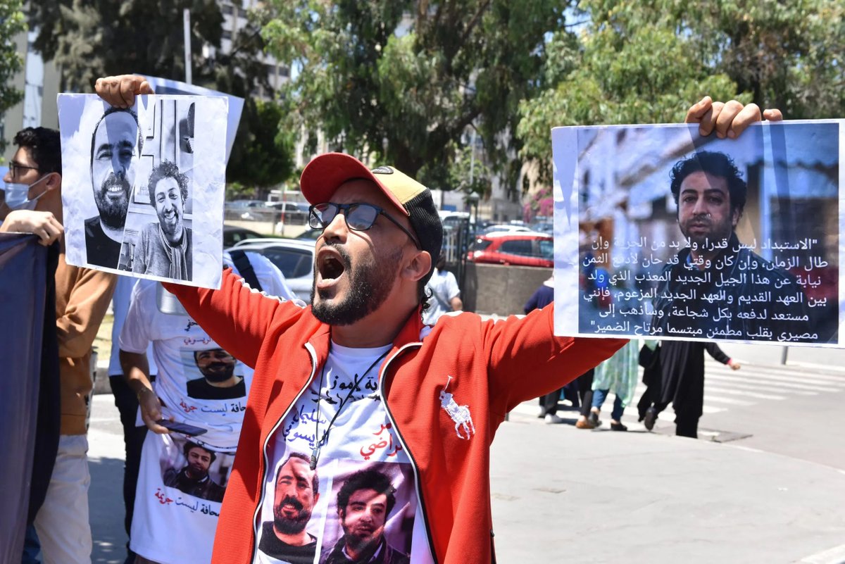 De Tweede Kamer is ontstemd over het niet openbaren (ook niet vertrouwelijk) van de gemaakte afspraken tussen Hoekstra en Marokko. Kamerlid Bosma onderstreept zelfs het informatierecht, dat niet gehonoreerd wordt.

Hoe zit het met die afspraken? Zaterdag in De Balie (ook live).