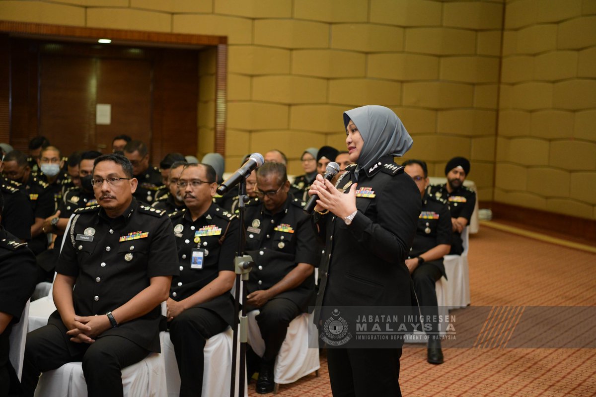 imigresenmy's tweet photo. PUTRAJAYA, 25 November 2022 – Majlis Townhall Penguasa-Penguasa Imigresen bersama YBhg. Dato' Sri Khairul Dzaimee bin Daud, Ketua Pengarah Imigresen Malaysia di Ibu Pejabat Jabatan Imigresen Malaysia, hari ini.

#imigresen
#jim

https://t.co/XsNlc1qQZy https://t.co/UnyGPf3fFu