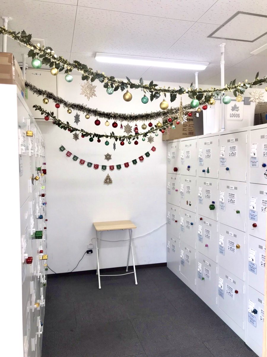 HEARTTHROBosaka's tweet photo. 🎄もうすぐ12月🎄

クリスマスシーズンということで💭
ロッカールームや受付がクリスマスVer.に🔔
コラボ割引キャンペーンも昨日から開始！
18歳以下限定のキャンペーンも実施中ですよ🔥

https://t.co/p2dehJTk4a https://t.co/uXbDwT8PHg