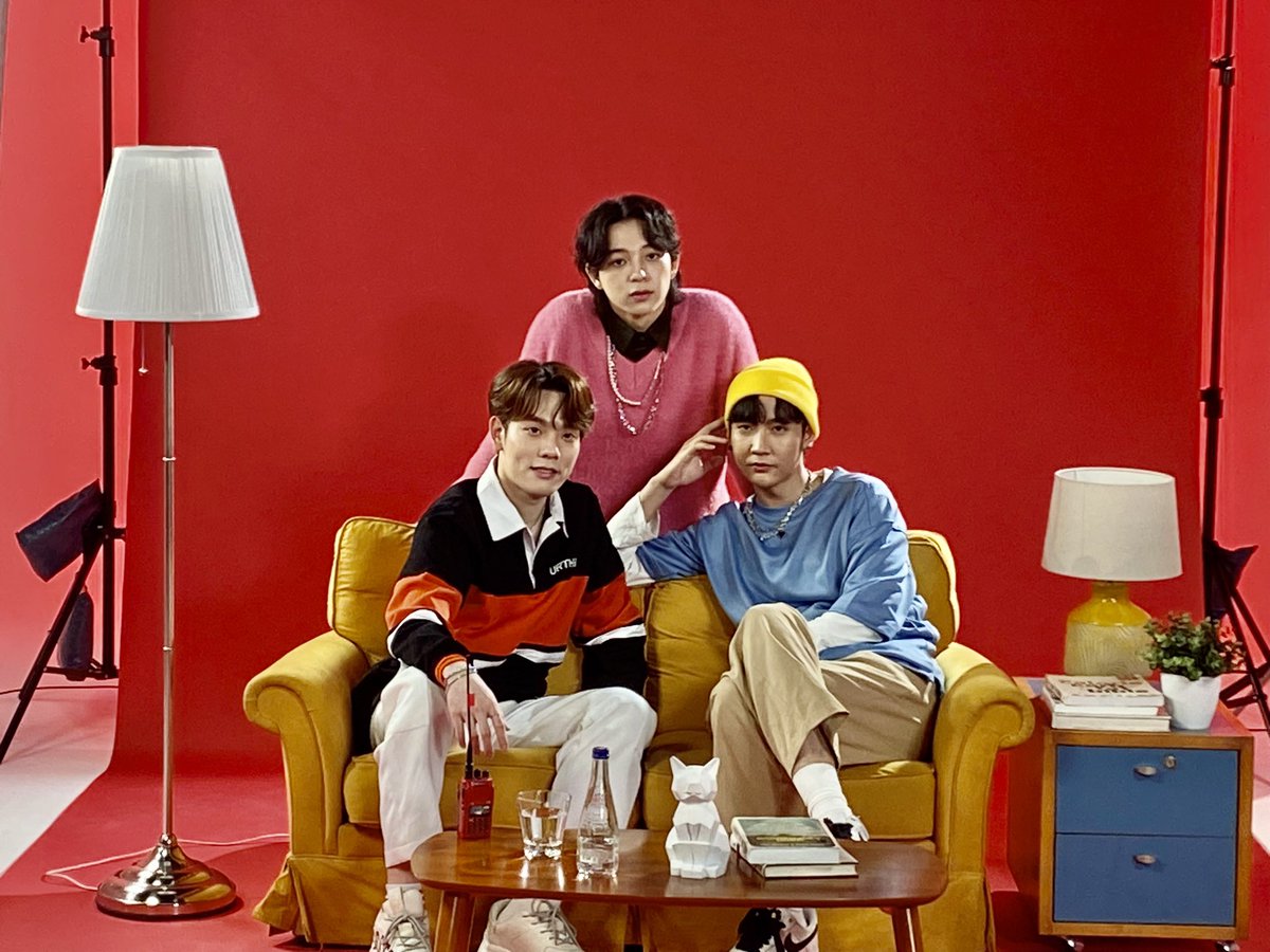 Yloveyouchannel's tweet image. พาชมเบื้องหลังMVซิงเกิลใหม่”คิมม่อน-บาส-คอปเตอร์”กับ“มีเขาเหงาได้ไง” (Why lonely?)น่ารักที่สุด

Link:youtu.be/mU45Q0kUcws

#บาสสุรเดช
#คิมม่อนวโรดม
#คอปเตอร์ภาณุวัฒน์
#บาสเด็กอ้วนที่แท้จริง
#ขุณขิมมอญ
#BKCnewSingle
#kimmon
#ccopter
#bbasjtr
#CTRPANUWAT
#starhunterentertainment