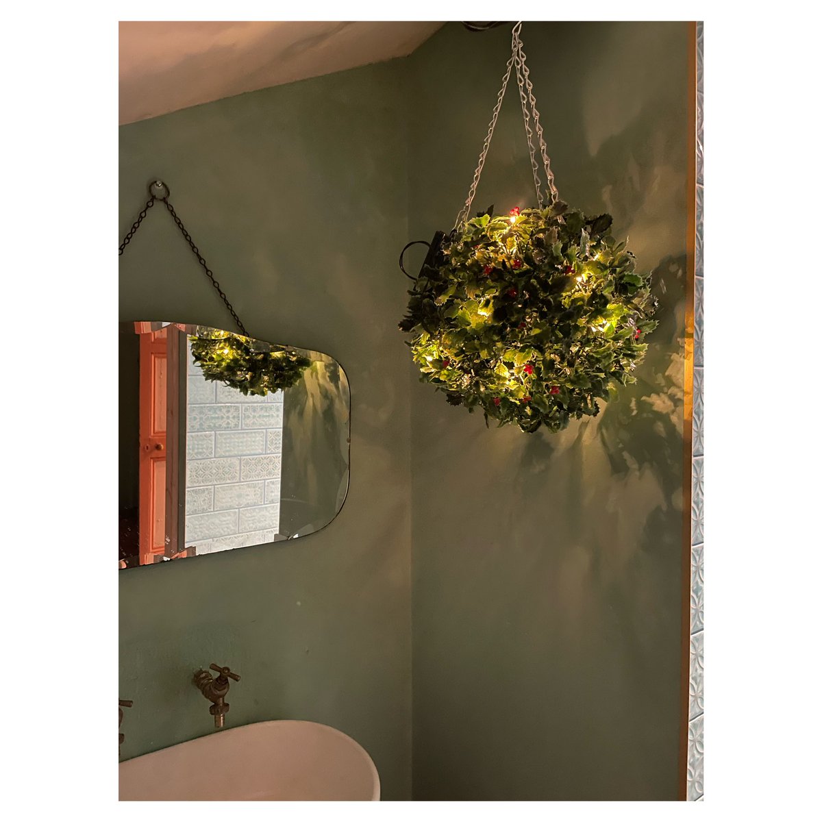MuckrossC's tweet photo. Christmas decorations are up! #innovember https://t.co/DbtNeTHqtK