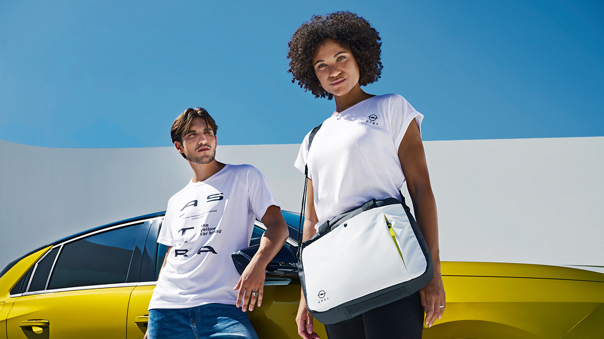 Opel's tweet image. Yellow is the new black. 💛 Save 20 percent cut-rate on our #OpelCollection items! Only today! s.opel.com/681osf