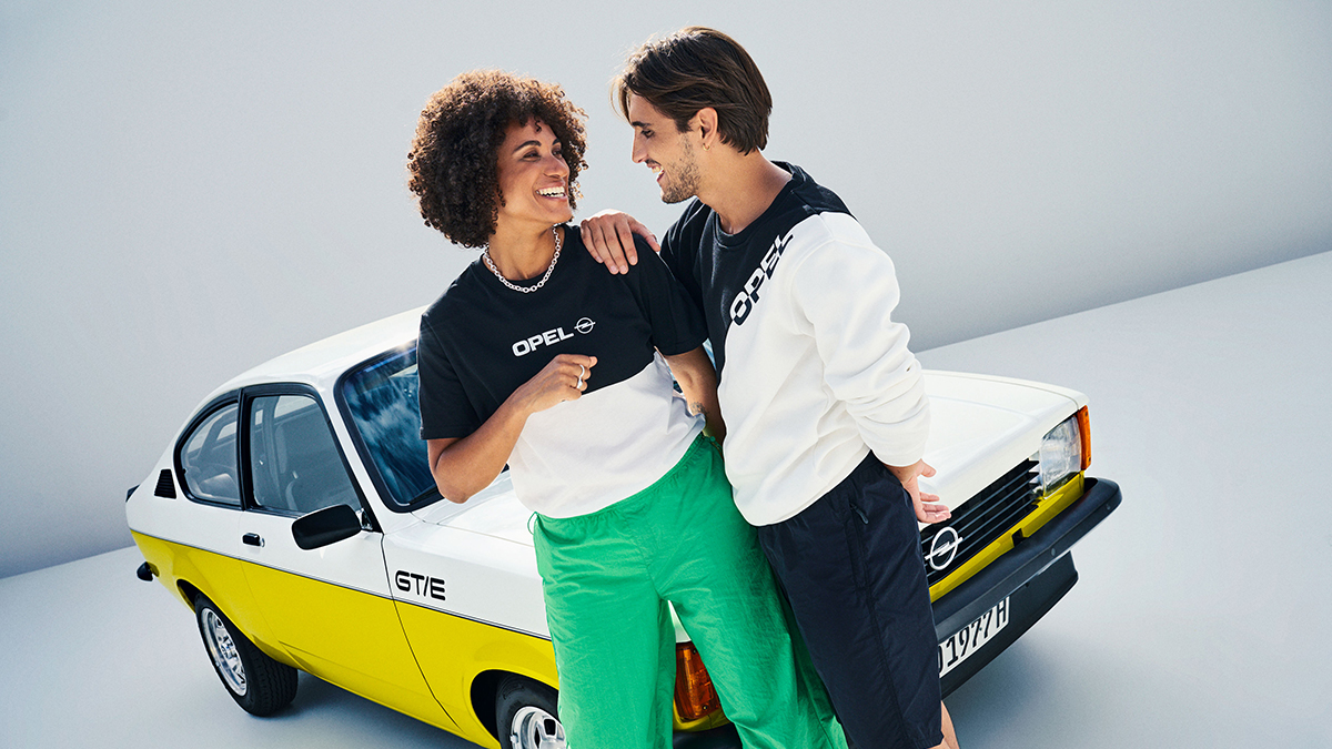 Opel's tweet image. Yellow is the new black. 💛 Save 20 percent cut-rate on our #OpelCollection items! Only today! s.opel.com/681osf