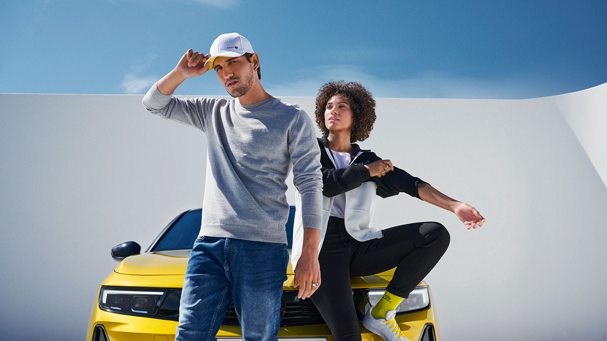 Opel's tweet image. Yellow is the new black. 💛 Save 20 percent cut-rate on our #OpelCollection items! Only today! s.opel.com/681osf