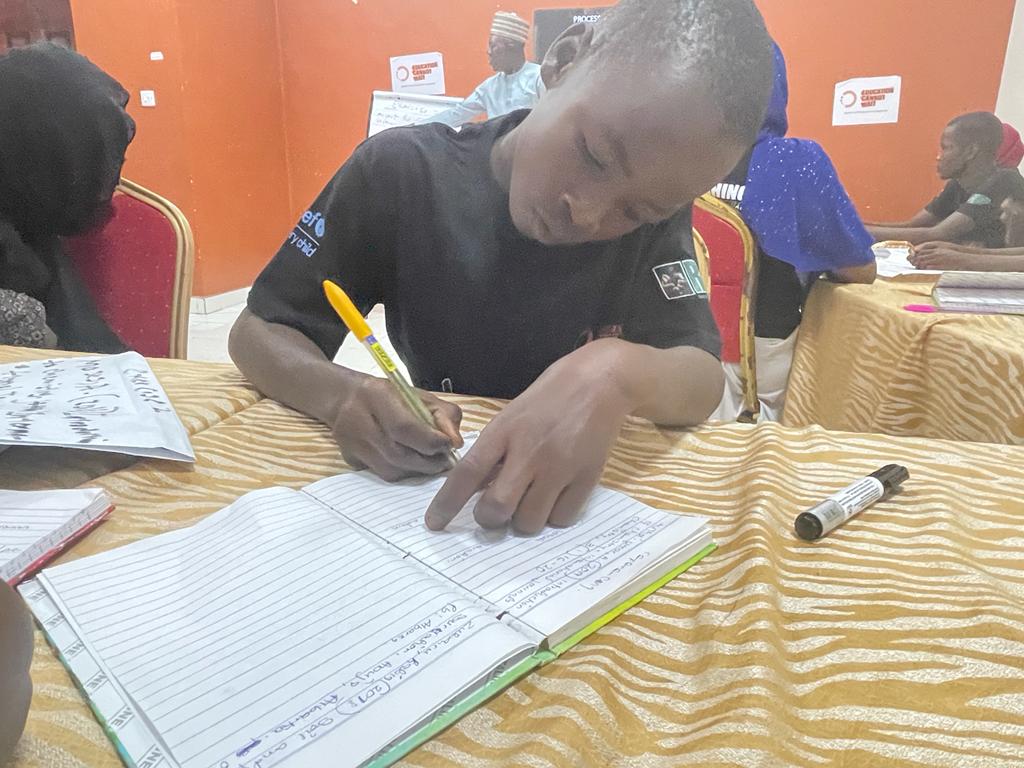 UNICEF_Nigeria's tweet photo. Mission: To improve the reading culture of children affected by conflict.
Ahead of the establishment of community libraries in Maiduguri, we are working with @BornoArt & @nigeria_rohi to train children in book and record keeping.
Thanks to @EduCannotWait for support!
#bobafest https://t.co/exzTd3I0ar