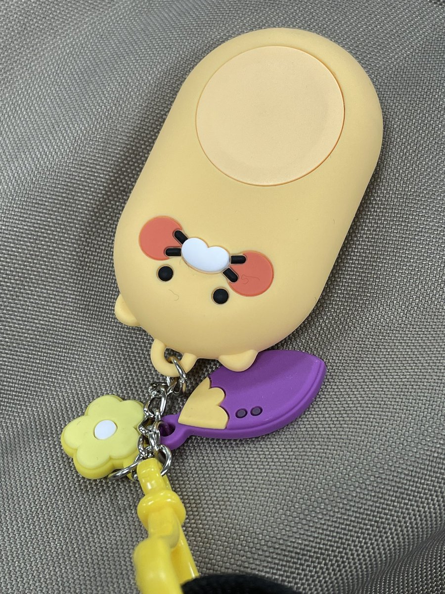 ___carrotcake's tweet image. 출장 갔다 집에 가는 길.. 
비행(여행) 추천템 두가지 남깁니다..

애플워치 보조배터리 키링
이솝 진저 플라이트