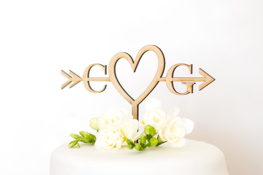 Wooden Wedding Cake Topper - Rustic Personalised with Arrow and Initials tuppu.net/8435f903 #Bridetobe #weddingsignage #HoneywellWeddings #Etsy #Wedding #rusticwedding #WeddingCustom