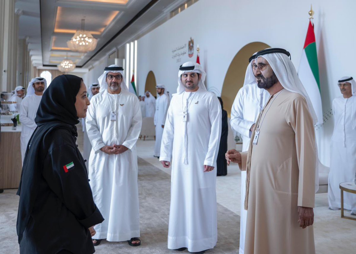 في خضم مشاغله وانشغالاتها ووسط اجتماعاته بكبار مسؤولي الدولة لمناقشة قضايا تمس استقرار هذا الوطن وتأمين مستقبل أفراده، يعير مشاركتي المتواضعة اهتماما، ويشرفني بحديث فيه من التحفيز والتشجيع ما فيه لهو أنبل ما أرجو وأتمنى.لكم مني خالص الشكر وعظيم الامتنان والتقدير يا صاحب السمو.