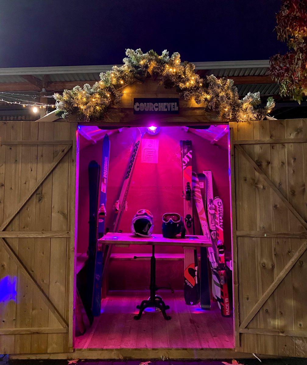 We hadn't planned on bringing the #Christmas #karaoke huts back.....but our inbox has been full of requests. 

So here goes..... #Altrincham

Email 📧 hello@onecentraluk.com for more info!