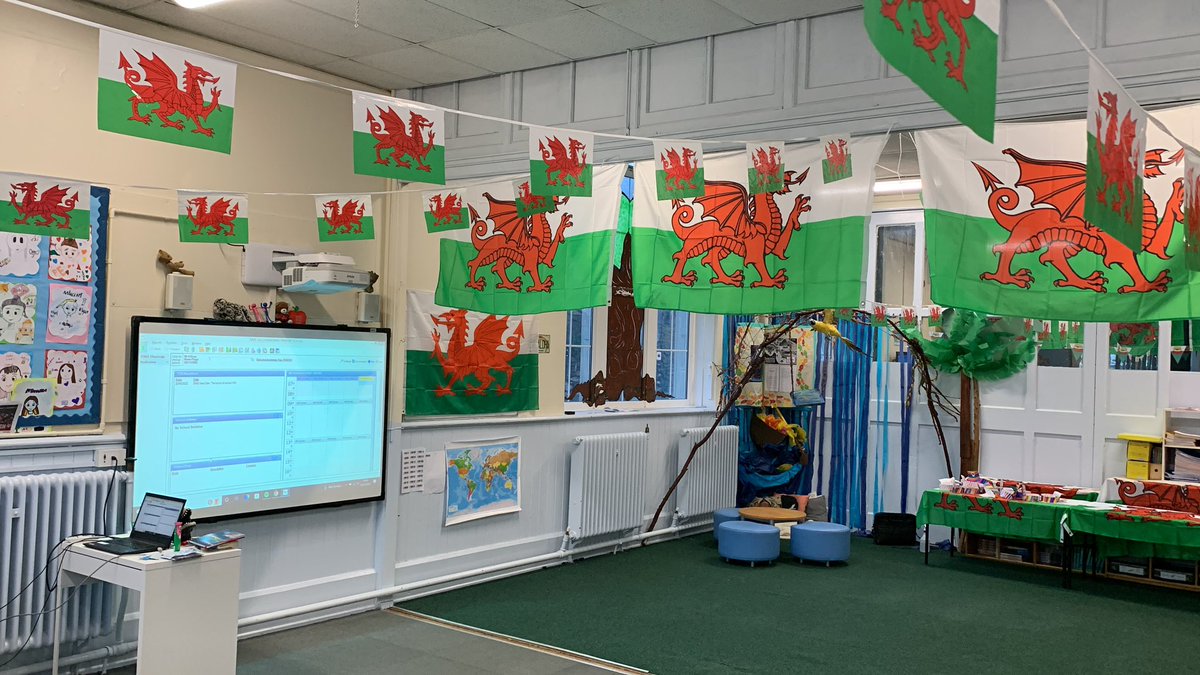 We’re at <a href="/LansdownePS/">Lansdowne Primary</a> this morning ready to watch #WALIRN with the kids! 

The classroom is well kitted out with flags. More in our bulletins throughout the morning #FIFAWorldCup
