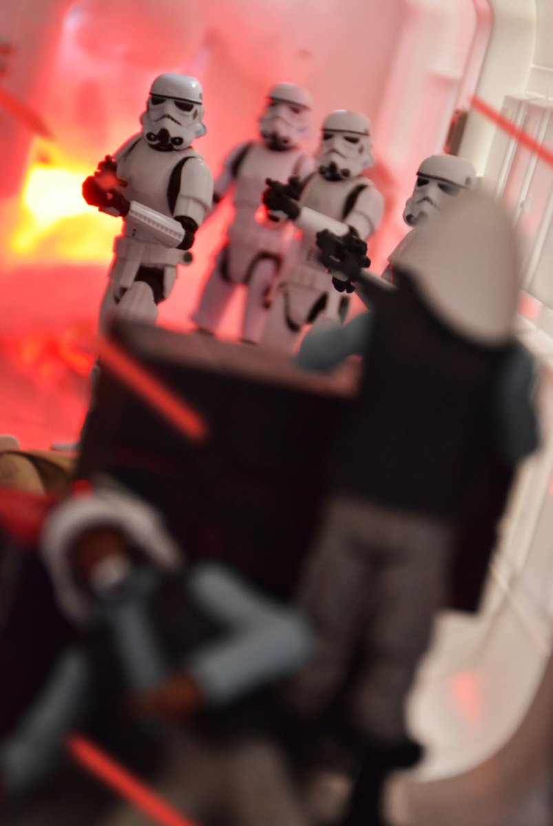 ReadFiveDesigns's tweet photo. Fall Back!
#readfivestandingby #kenner #hasbro #starwarspics #toyphotography #hasbrostarwars #TVC #thevintagecollection #stormtroopers #stormtrooper #troopers #rebelfleet #rebelfleettrooper #rebels #tantive #TantiveIV #starwars375 #starwarsfan #starwarspics https://t.co/4WAEoubhu5
