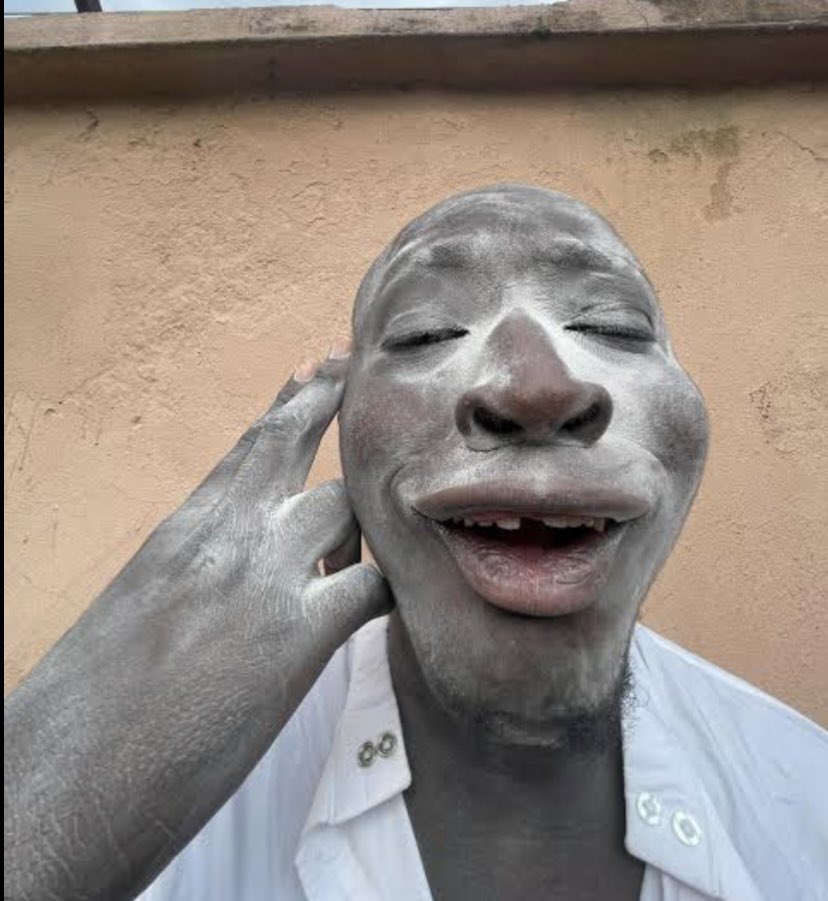 DwhalesEx's tweet photo. @carterefe__ see the thing wey Dey talk say @BNXN Dey sing rubbish….. you and your so called brother never achieve 2/10 of Wetin my @BNXN don achieve …….. IDIOT …… APARI ORO ……. Keep feeding me @BNXN with your music https://t.co/s6yrlIaVuY