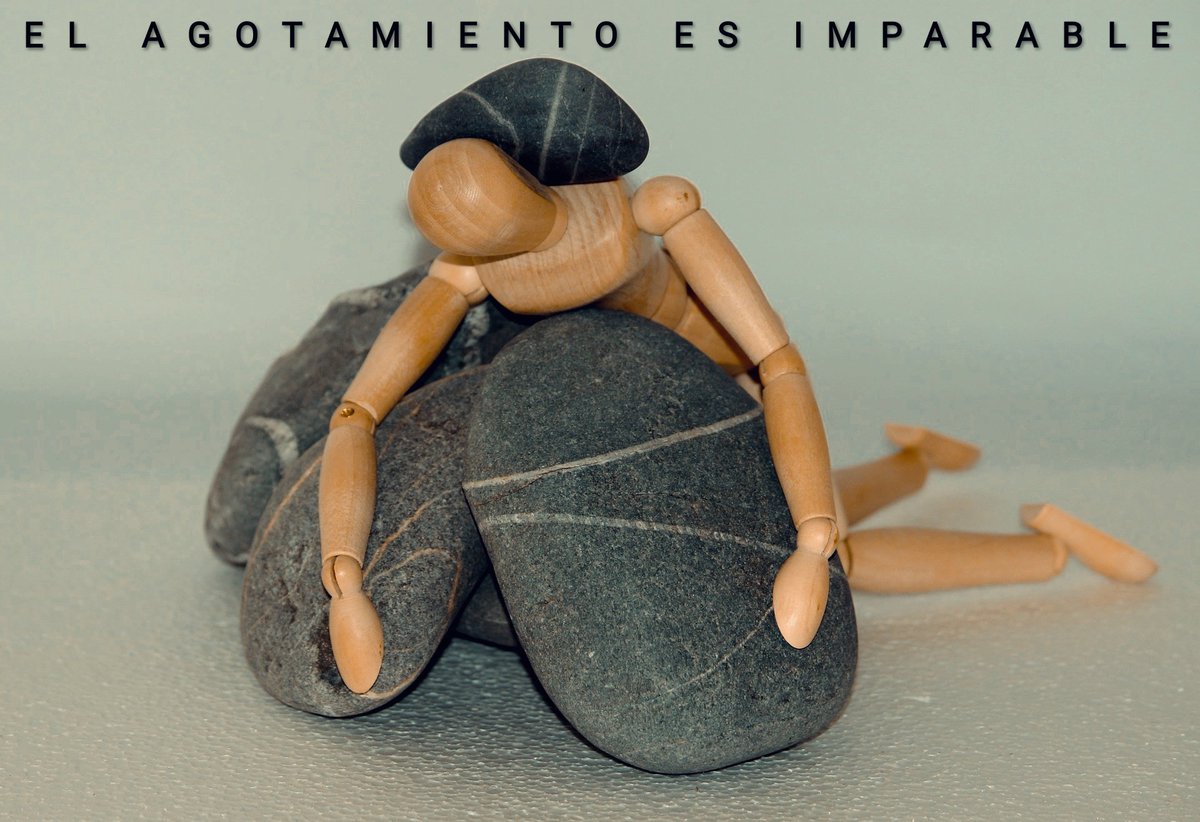 Fibromialgia4U's tweet photo. Quiero hablar del #agotamiento que sentimos las #personas con #Fibromialgia y/o #SFC. Nos deja #KO sin poder evitarlo. Cuando nos da no hay nada que pueda #contrarrestarlo. Es caer #incosnciente estés donde estés, #pegarte con tus #Ojos por intentar #Abrirlos https://t.co/95IC3uWNsM