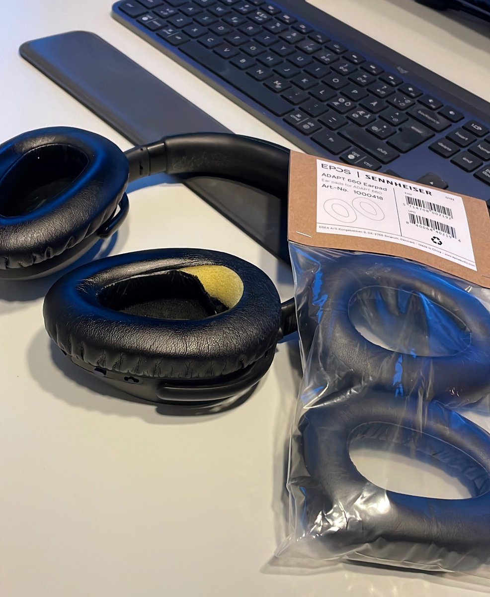 JulianRasmussen's tweet photo. Time for som maintanance! Earpad’s does not last forever 😅
#epos #sennheiser #adapt660 https://t.co/D4fksRnzKo