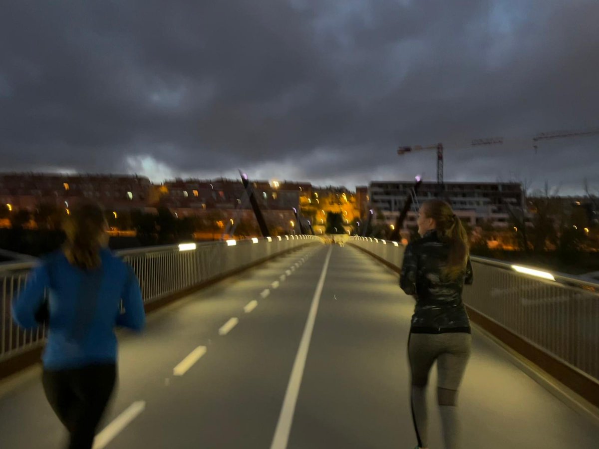 Erasmus_DAAD's tweet photo. #ErasmusPlusReporterin Michelle kann auch in Salamanca ihren Hobbies aus 🇩🇪 nachgehen! Vor kurzem hat sie an einem Laufwettbewerb 🏃‍♀️der @SalamancaUni teilgenommen.
Erfahrt mehr über ihre Freizeitaktivitäten 👇https://t.co/xXoqD1BS0z https://t.co/dbnSabRiFF
