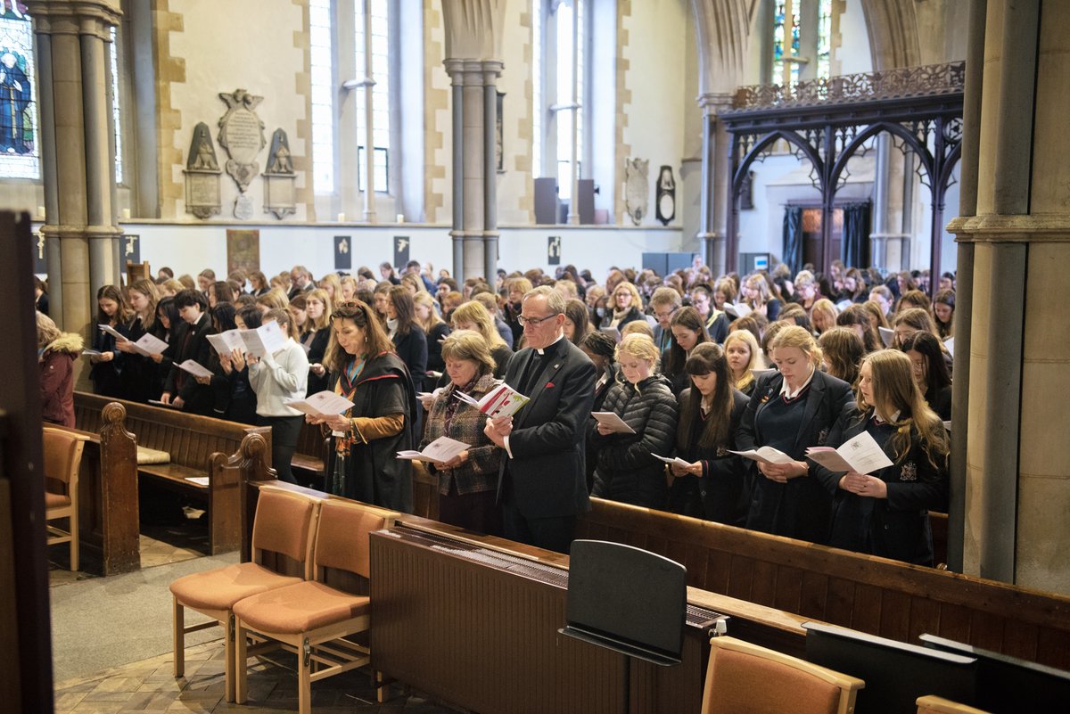 Habsmonmouth's tweet photo. Pupils and staff at Monmouth School for Girls celebrated St Catherine’s Day in a service at St Mary’s Priory Church.
Matt Roper, a journalist who founded Meninadança, a charity in Brazil that rescues girls from exploitation, was the guest speaker. #StCatherinesDay https://t.co/j9izuQmAJU