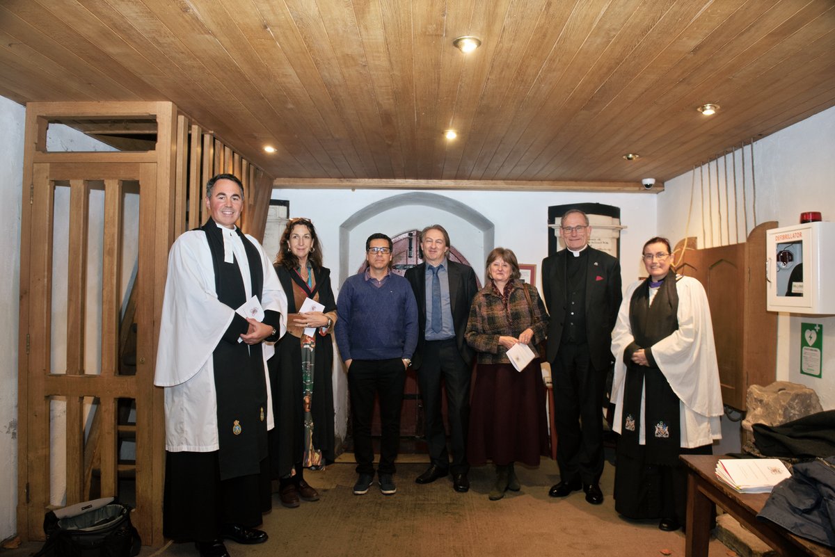 Habsmonmouth's tweet photo. Pupils and staff at Monmouth School for Girls celebrated St Catherine’s Day in a service at St Mary’s Priory Church.
Matt Roper, a journalist who founded Meninadança, a charity in Brazil that rescues girls from exploitation, was the guest speaker. #StCatherinesDay https://t.co/j9izuQmAJU
