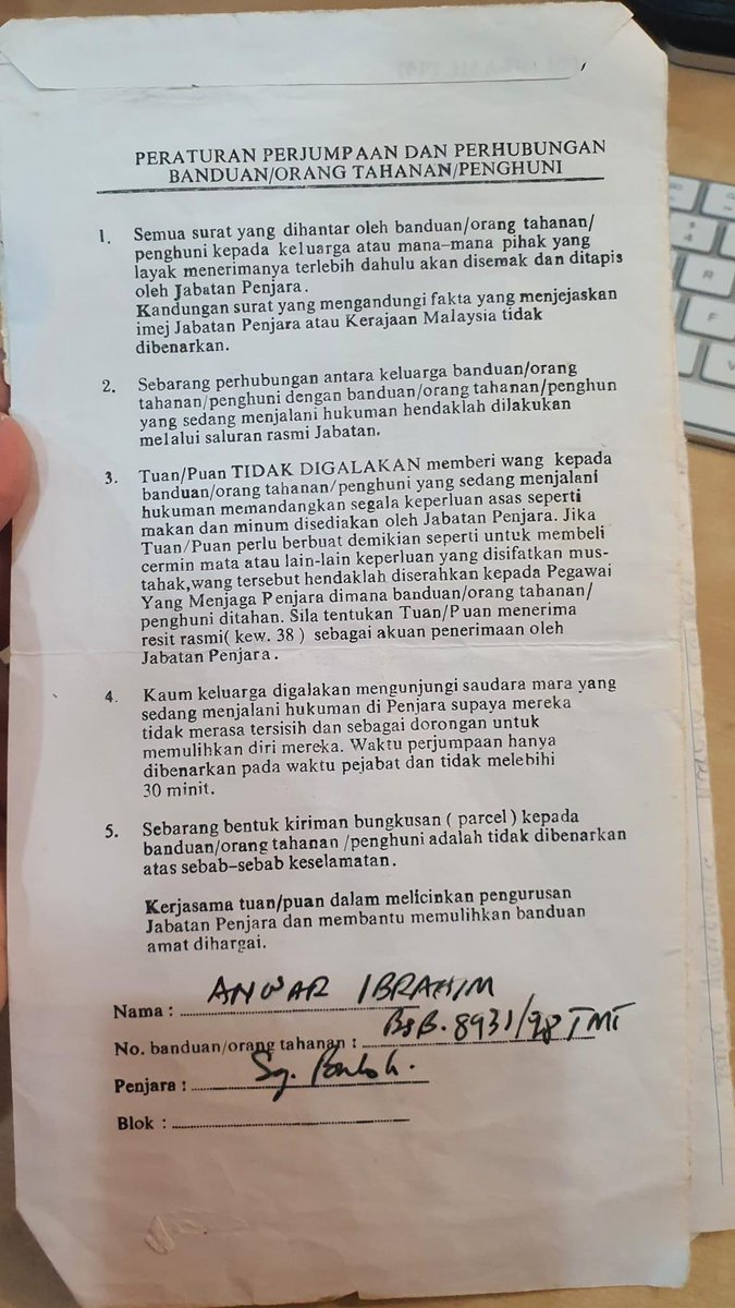 anfaalsaari's tweet photo. Warkah dari Penjara Sungai Buloh
27 Oktober 1998

Tiada gambar hanya tulisan bermakna buat pembakar semangat juang. Moga kita terus istiqamah di atas jalan kebenaran dan keadilan.

#DSAIPM10
#DemiPertiwi https://t.co/UK71GhR4Bw