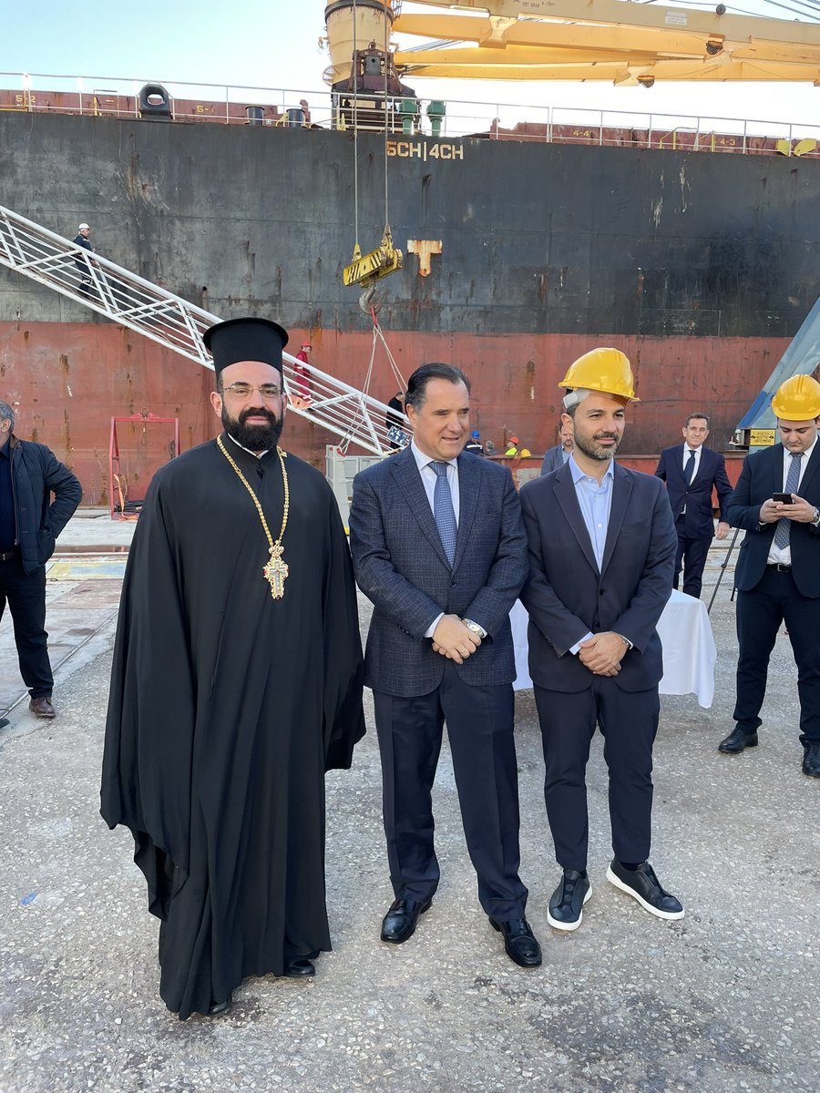 LebesisP's tweet photo. Μέρα χαράς στα Ναυπηγεία Ελευσίνας!! Το πρώτο καράβι!! Καλή αρχή πρόεδρε!! Πάμε την Ελλάδα μας μπροστά. Μόνο χαμόγελα!! @AdonisGeorgiadi @stamatispoulis https://t.co/hv5O0nOeqn