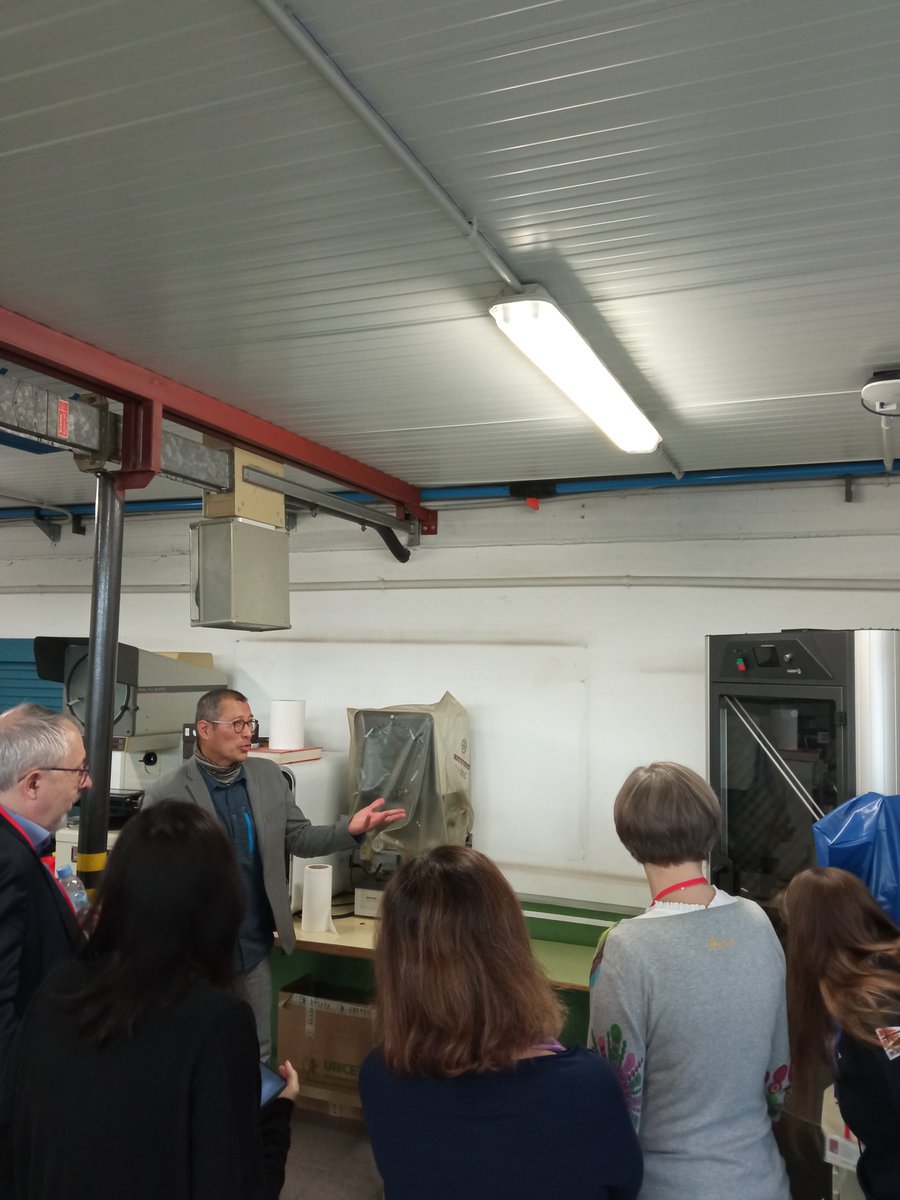 earlallEU's tweet photo. We're ending our #DAMASproject meeting with a study visit to the @impulsfpLaMerce VET school
↗️ Students develop #EUVocationalSkills in the automotive, IT and electromechanical &amp; other visual and tech sectors
✅ it has cutting edge technology, such as a 3D printer for 1m pieces! https://t.co/f0gv5E08hd