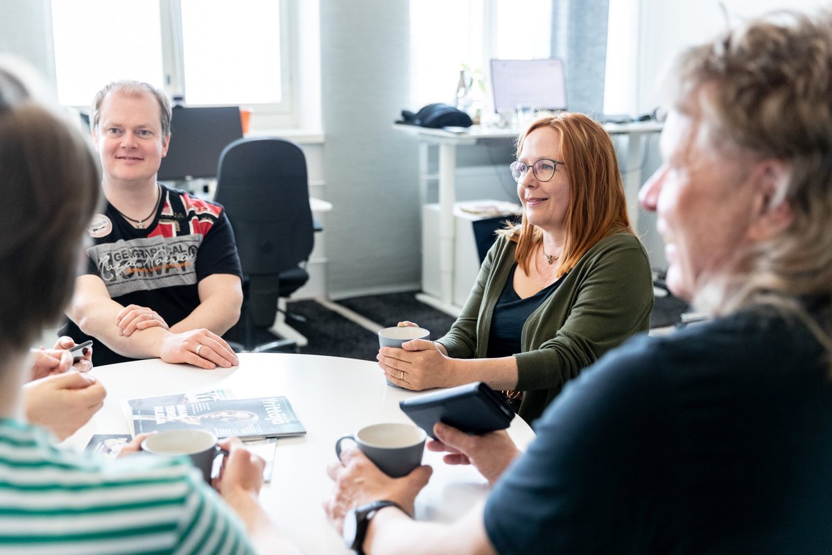 saarnilearning's tweet photo. Priimaa kehitetään eteenpäin yhdessä asiakkaidemme kanssa, missä Priima Asiakasyhteisö on oleellisessa roolissa. Uskomme, että käyttäjät osallistamalla Priimaa voidaan kehittää parhaaseen mahdolliseen suuntaan. Lue lisää blogikirjoituksesta: https://t.co/8FbmTVgqL4 https://t.co/2dGNy1gMiu